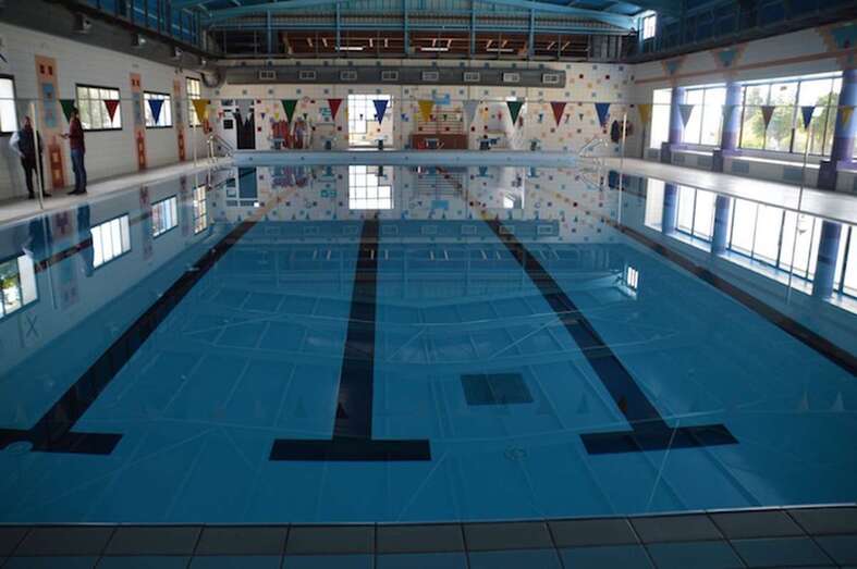 Piscina municipal/TA.